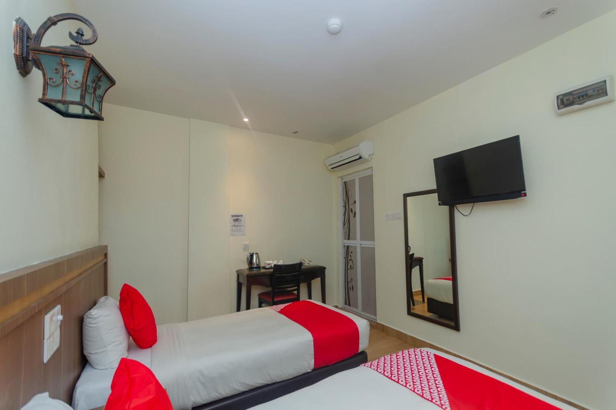 Hotel Super Oyo 596 The Vintage 2*